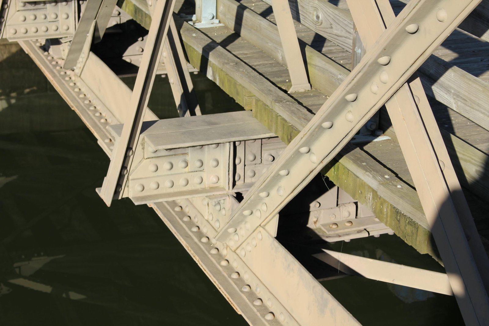 Floorbeam, pony truss span